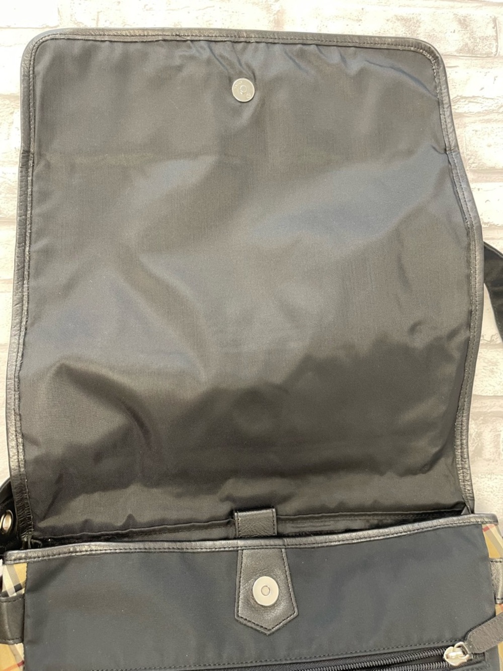 Burberry Vintage Nova Check Nylon/Leather Messenger Bag - Preowned - Picture 6 of 16